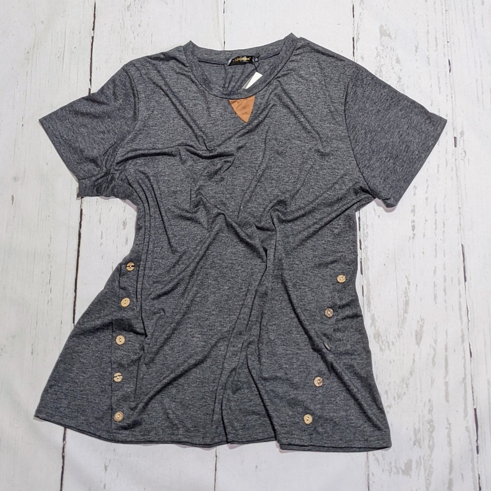 Yidarton Grey Accent Buttons T-shirt